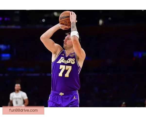 东契奇停赛詹姆斯领队迎战奇才文班冲击马刺九连胜 东契奇停赛詹姆斯领队迎战奇才文班冲击马刺九连胜